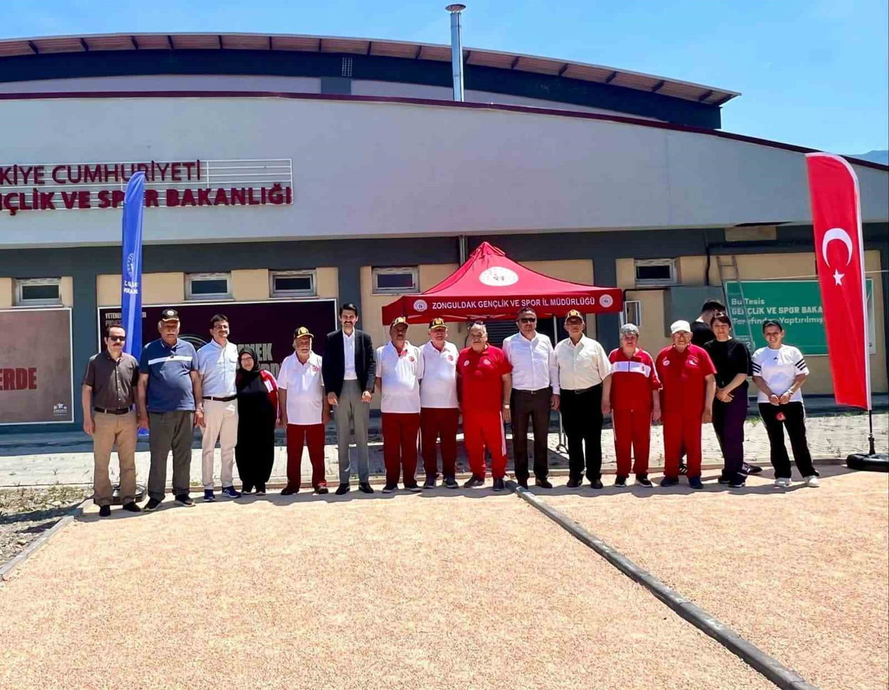 BOCCE TURNUVASINDA KIBRIS GAZİLERİ VE HUZUREVİ SAKİNLERİ BİR ARAYA GELDİLER