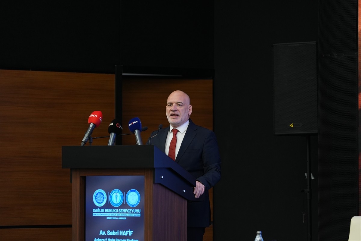 Sağlık-Sen'in ev sahipliğinde Ankara Üniversitesi ve Ankara 2 No'lu Barosu işbirliğiyle 