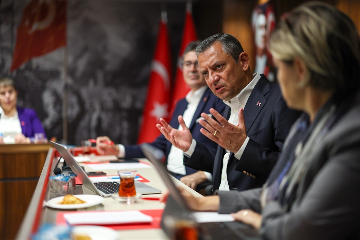 CHP Genel Başkanı Özgür Özel,  partisince Beşiktaş Barbaros Meydanı'nda düzenlenen 