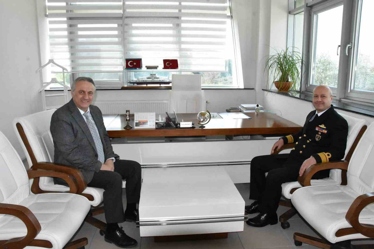 BOĞAZ VE GARNİZON KOMUTANI TUĞAMİRAL MUSTAFA BİÇEN, GESTAŞ GENEL MÜDÜRÜ HASAN İLHAN YÜRÜKÇÜ’YE...