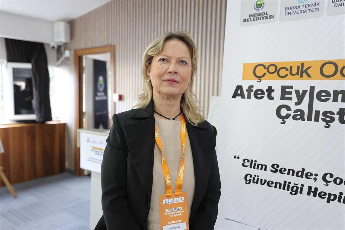 Boğaziçi Üniversitesi Kandilli Rasathanesi Afete Hazırlık Laboratuvarında görevli jeofizik yüksek...