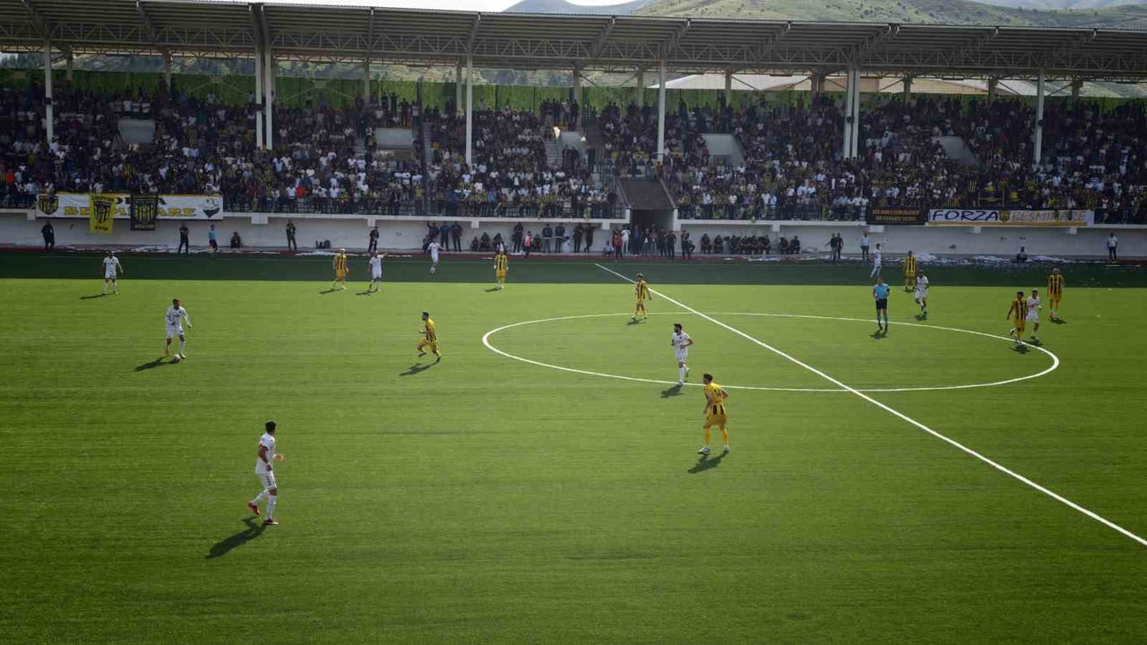 BÖLGESEL AMATÖR LİG 1. GRUP PLAY-OFF FİNALİNDE MÜCADELE EDEN BİTLİS SPOR 1916, KENDİ SAHASINDA...