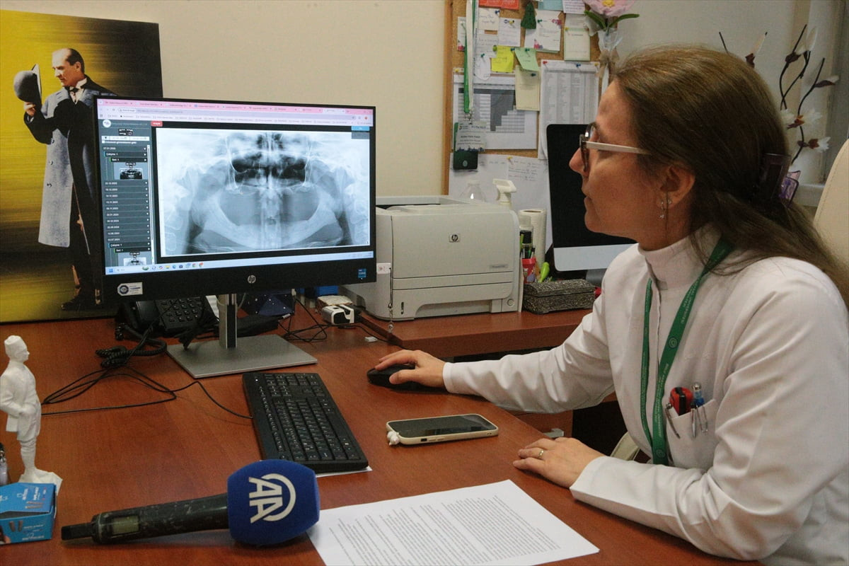 Bolu Abant İzzet Baysal Üniversitesi (BAİBÜ) Diş Hekimliği Fakültesi akademisyenleri, çene kemiği...
