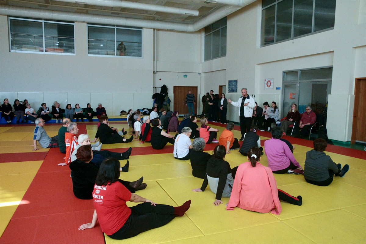 Bolu'da 65 yaş üstü bireylere, denge ve koordinasyon becerilerinin artırılması amacıyla tai chi...