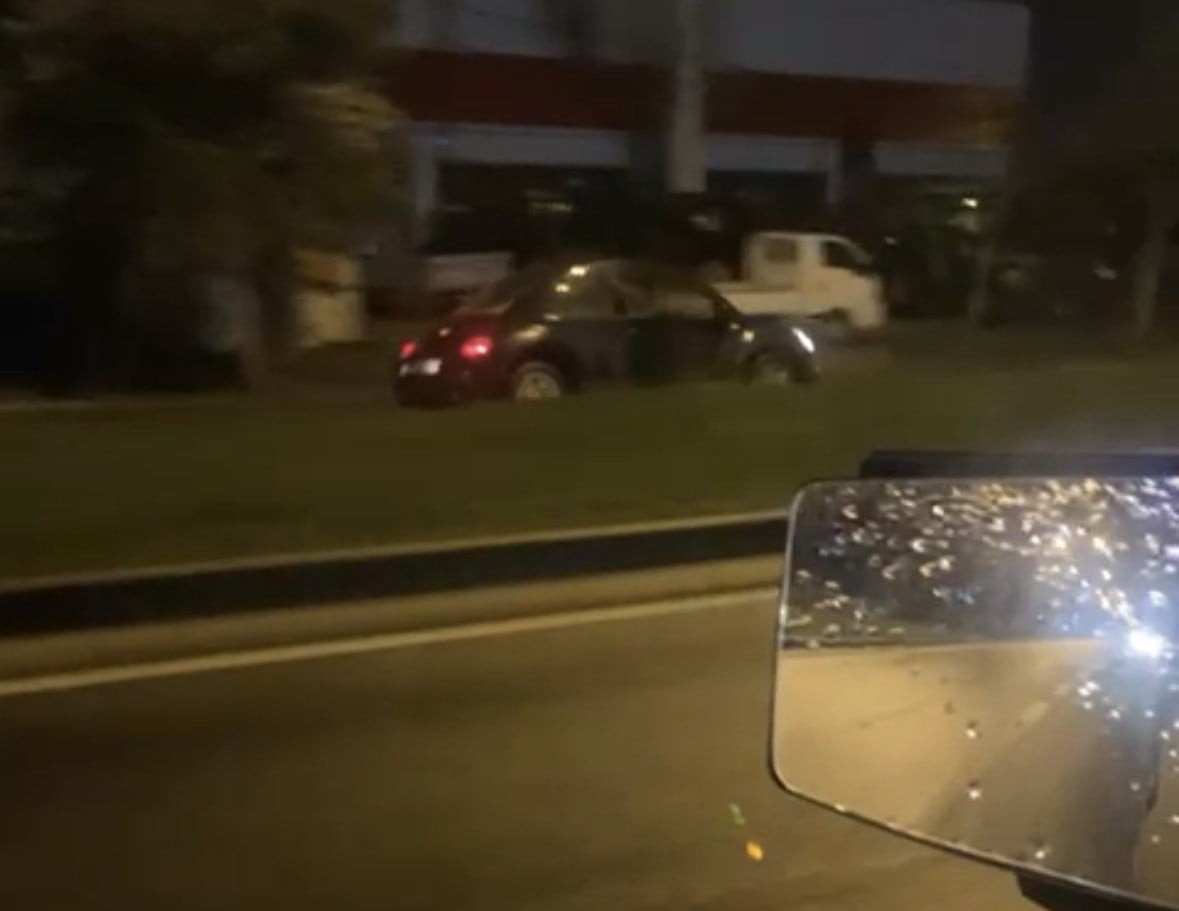 BOLU'DA D-100 KARA YOLUNDA TERS ŞERİDE GİREREK KİLOMETRELERCE İLERLEYEN OTOMOBİL SÜRÜCÜSÜ...