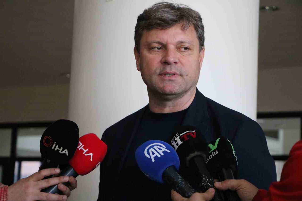 BOLU'DA DÜZENLENEN 'SPOR TURİZMİ ÇALIŞTAY VE PANELİ'NDE KONUŞAN TECRÜBELİ TEKNİK DİREKTÖR ERTUĞRUL...