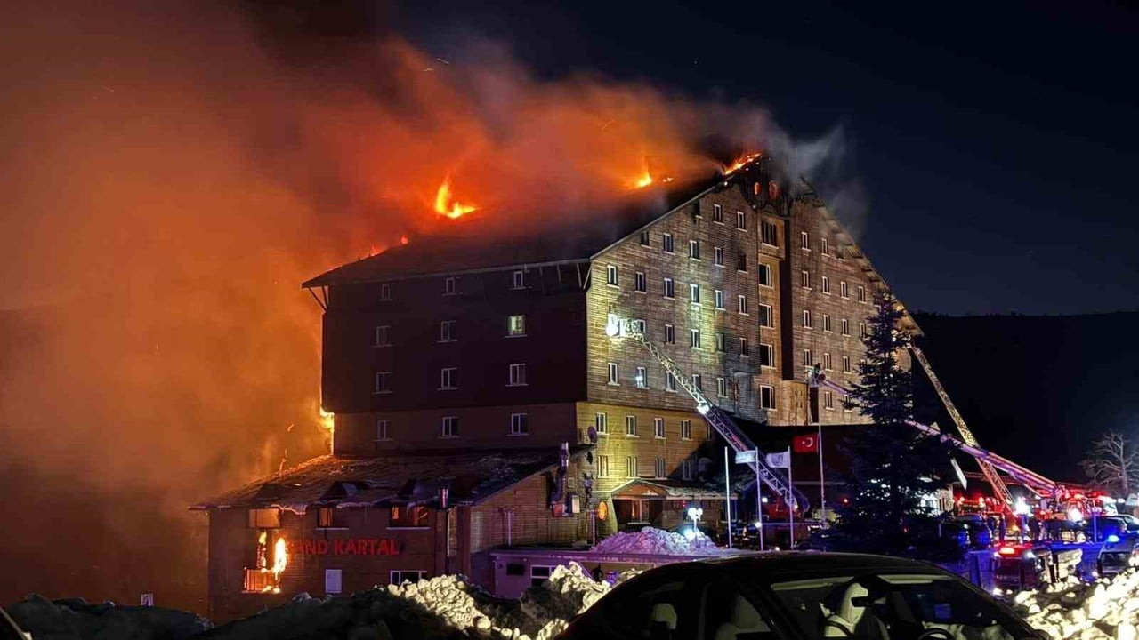 BOLU'DA GEÇEN YIL MEYDANA GELEN VE 78 KİŞİNİN HAYATINI KAYBETTİĞİ GRAND KARTAL OTEL YANGININA...