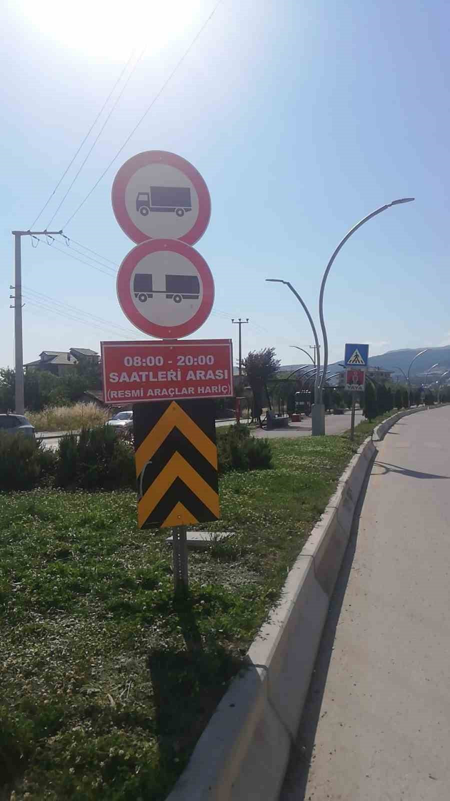 BOLU'DA KENT MERKEZİNDEKİ TRAFİK YOĞUNLUĞUNU AZALTMAK AMACIYLA KUVAYI MİLLİYE BULVARI GÜZERGÂHINDA...