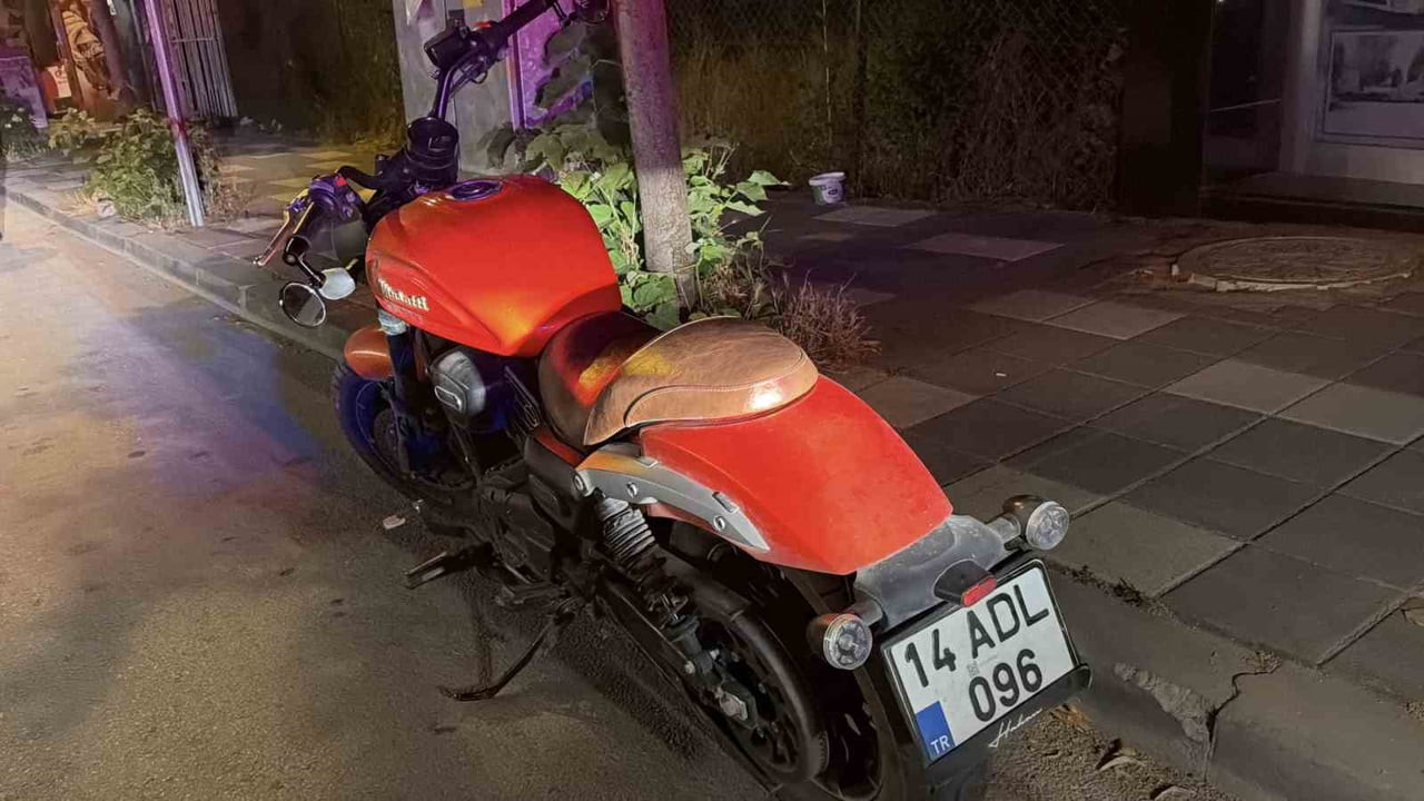 BOLU'DA OTOMOBİL İLE MOTOSİKLETİN ÇARPIŞTIĞI KAZADA MOTOSİKLET SÜRÜCÜSÜ YARALANDI.