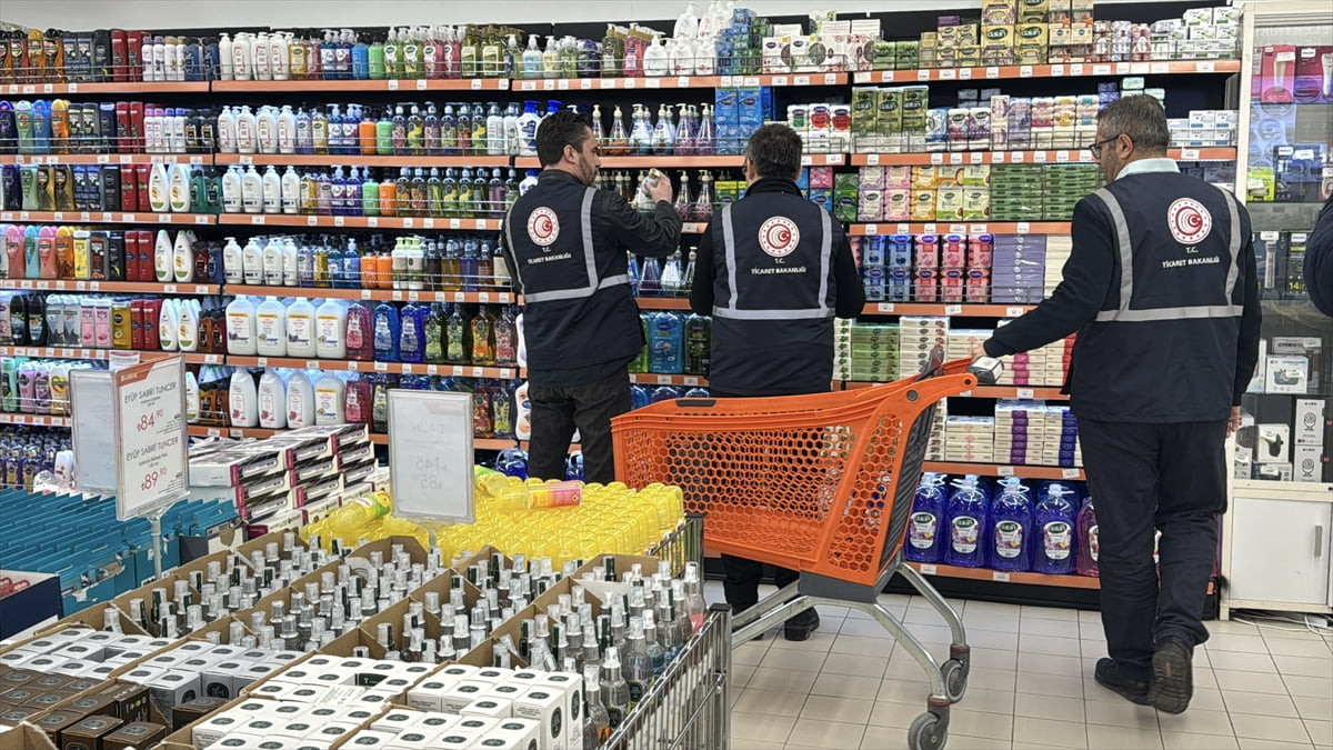  Bolu'da ramazan öncesi zincir market şubelerinde ve alışveriş mağazalarında temel gıda ve ihtiyaç...