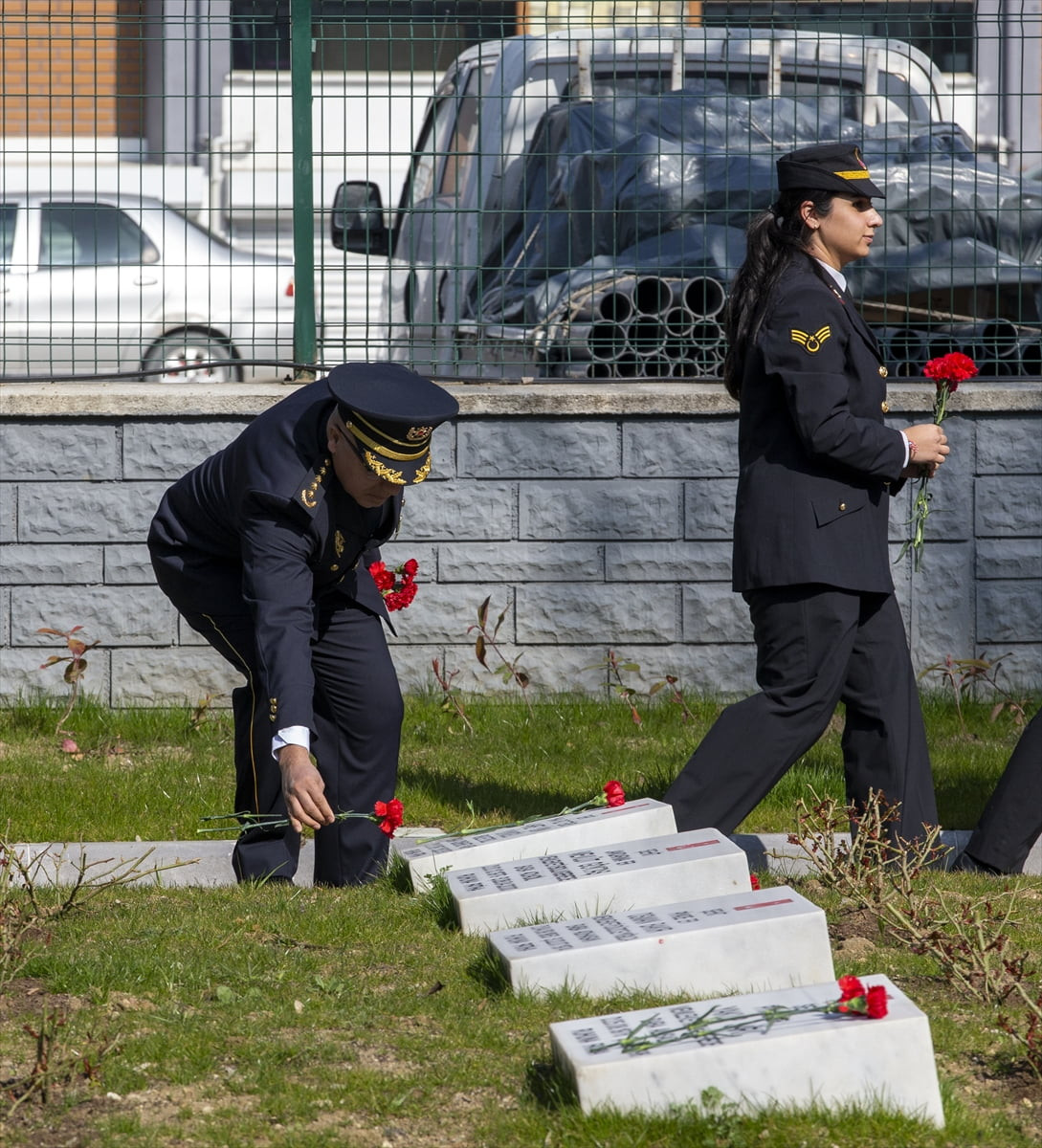 Bolu'da şehitlikte 18 Mart Şehitleri Anma Günü ve Çanakkale Deniz Zaferi'nin 111. yıl dönümü...