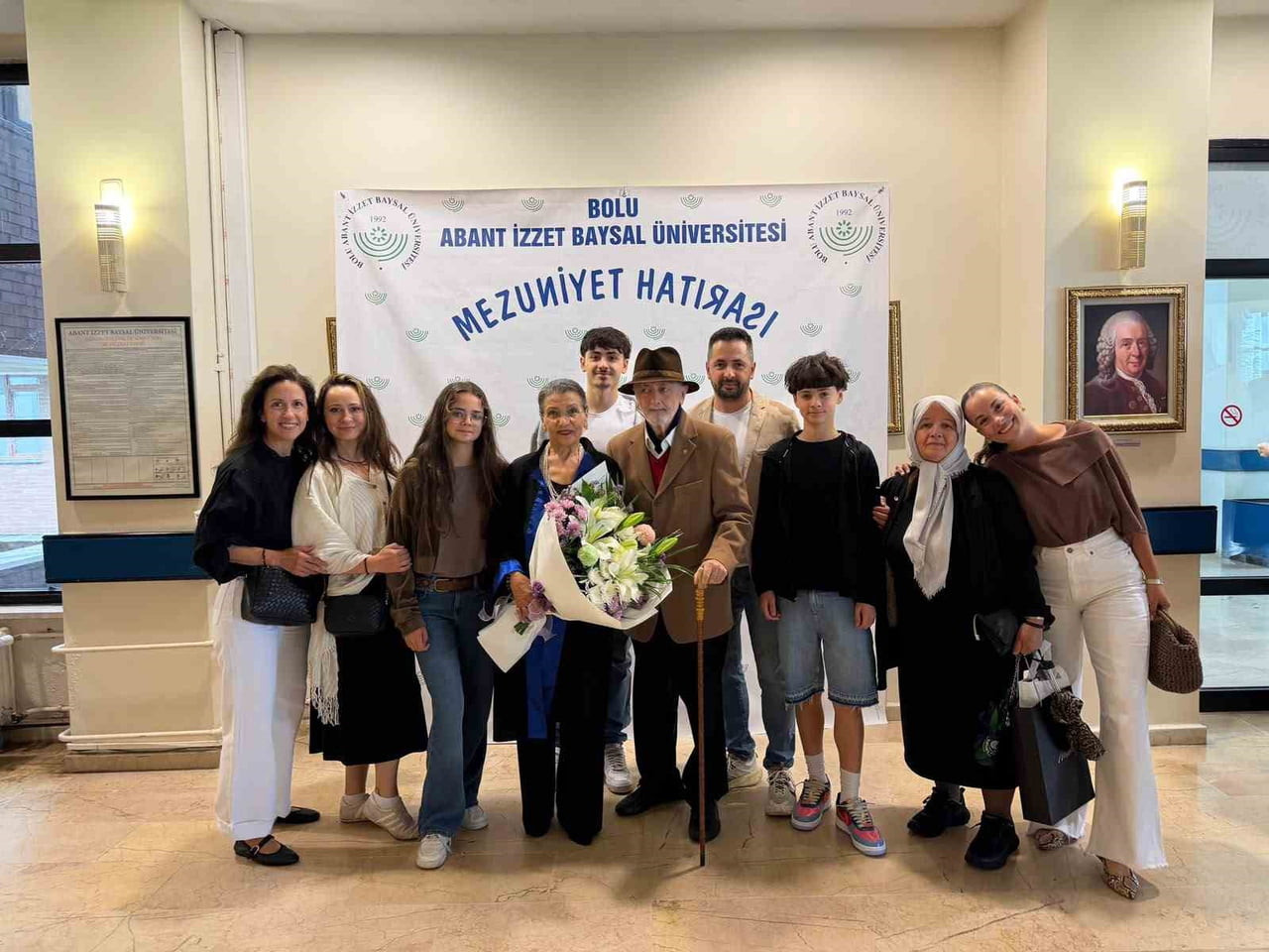 BOLU'DA YAŞAYAN 76 YAŞINDAKİ SAADET SÖYLEYİCİ YASA, İÇİNDEKİ SANAT TUTKUSUNU İLERLEYEN YAŞINA...