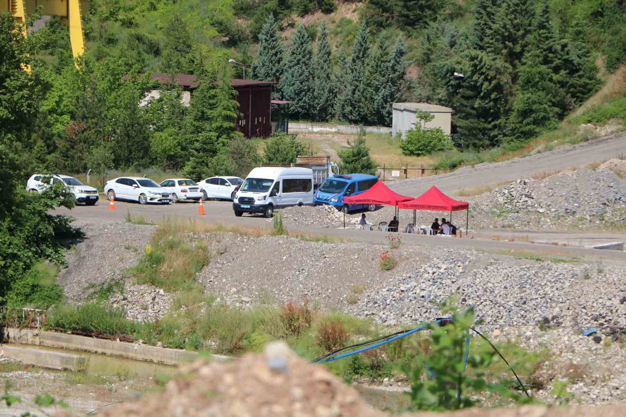 BOLU'NUN MENGEN İLÇESİNDE ÖZEL BİR MADEN OCAĞINDA MEYDANA GELEN GÖÇÜKLE İLGİLİ GÖZALTINA ALINAN 4...