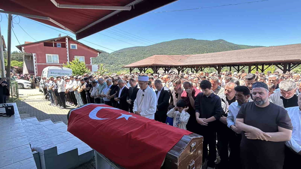 BOLU'NUN MENGEN İLÇESİNDEKİ MADEN OCAĞINDA BİR HAFTA ÖNCE MEYDANA GELEN GÖÇÜKTE HAYATINI KAYBEDEN...