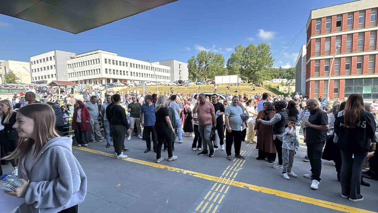 BOLU’DA BİNLERCE ÜNİVERSİTE ADAYI İÇİN AYT HEYECANI BAŞLADI