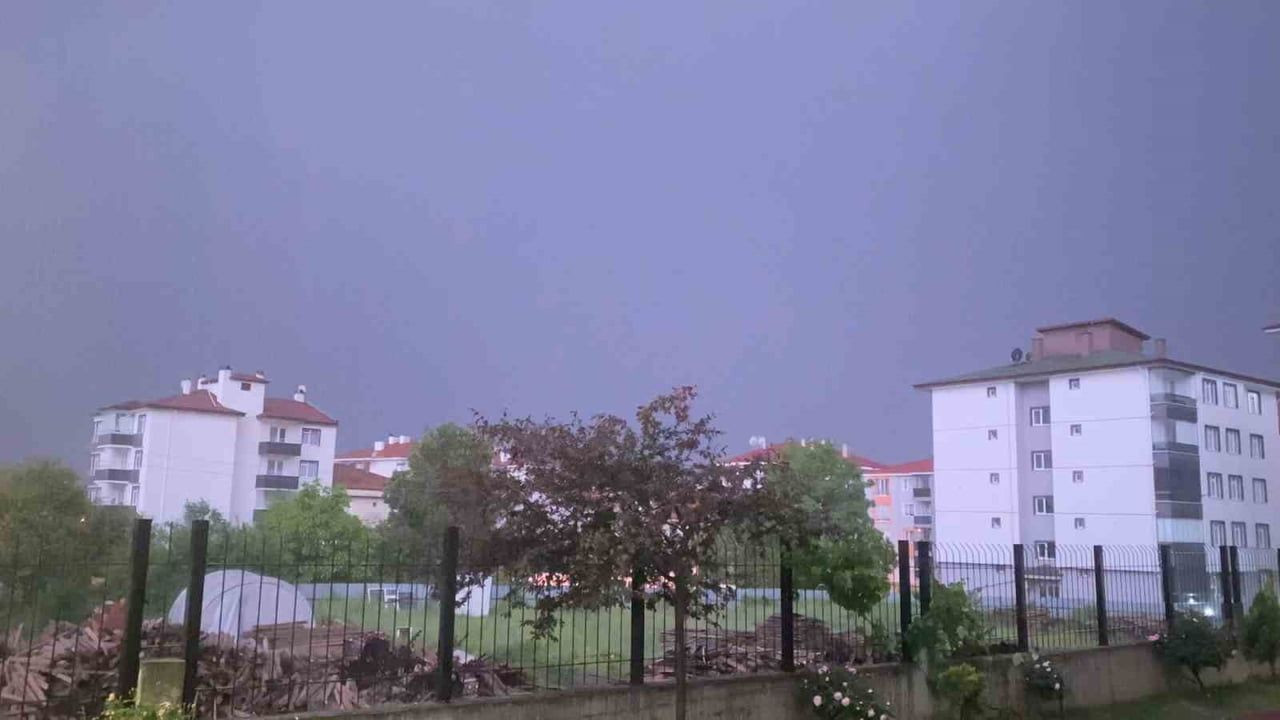 Bolu’da Geceyi Aydınlatan Şimşekler