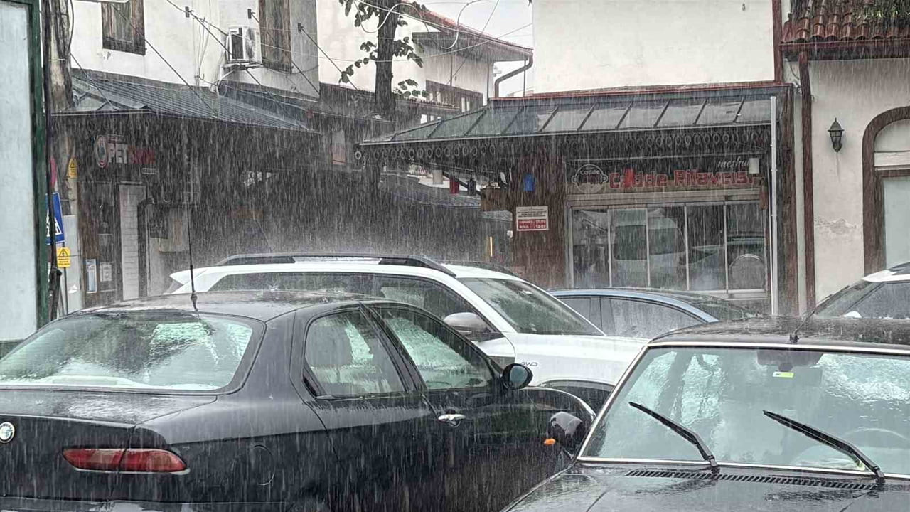 BOLU’DA SABAHIN ERKEN SAATLERİNDE BAŞLAYAN YAĞIŞ, KENT GENELİNDE ETKİLİ OLMAYA DEVAM EDİYOR....