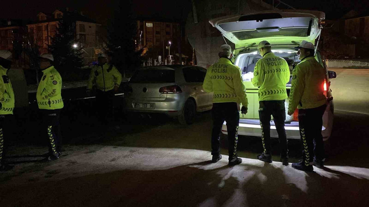 BOLU’DA VATANDAŞLARIN İHBARI ÜZERİNE HAREKETE GEÇEN POLİS EKİPLERİ, ABARTI EGZOZ KULLANARAK...