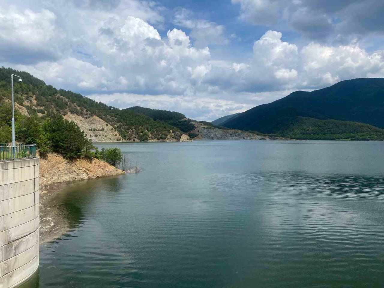 BOLU’NUN MENGEN İLÇESİNDE BULUNAN KÖPRÜBAŞI BARAJI’NDA DOLULUK ORANININ YÜZDE 100’E ULAŞMASININ...