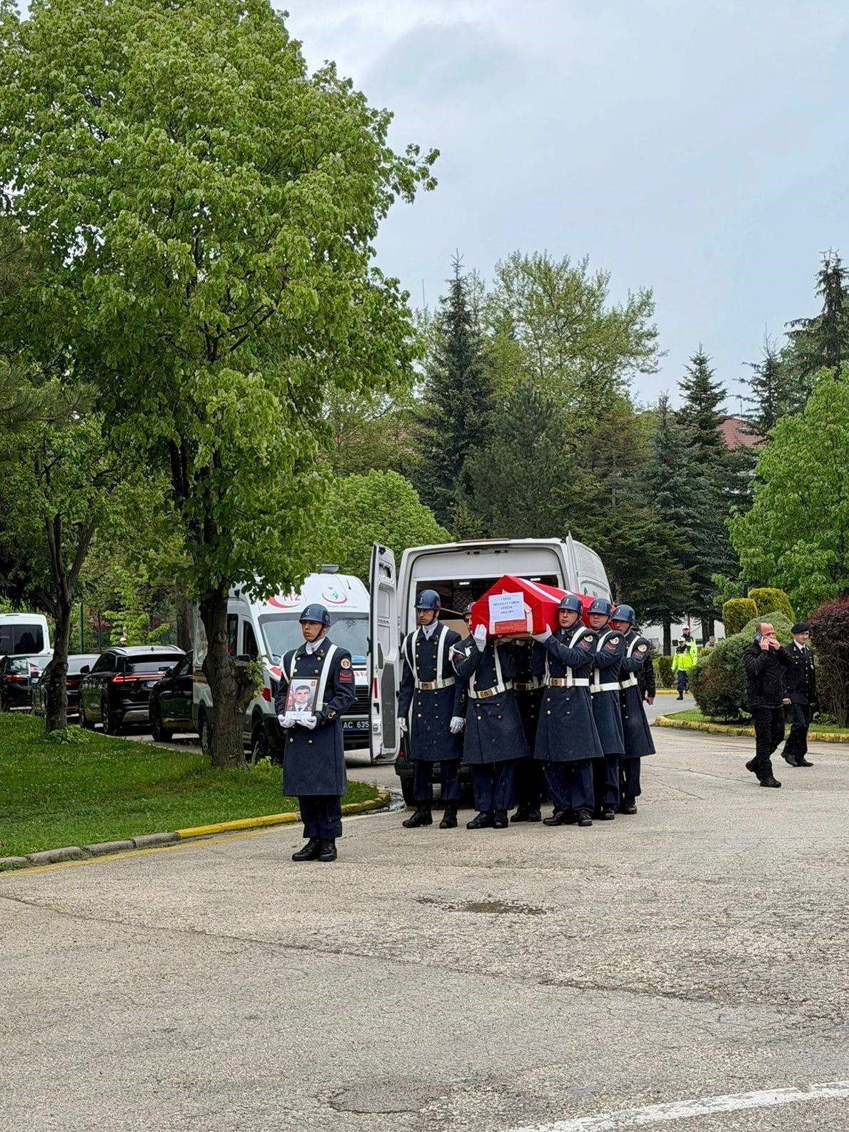 BOLU’NUN MUDURNU İLÇESİNDE GEÇİRDİĞİ KALP KRİZİ SONUCU 27 YAŞINDA HAYATINI KAYBEDEN İLÇE JANDARMA...