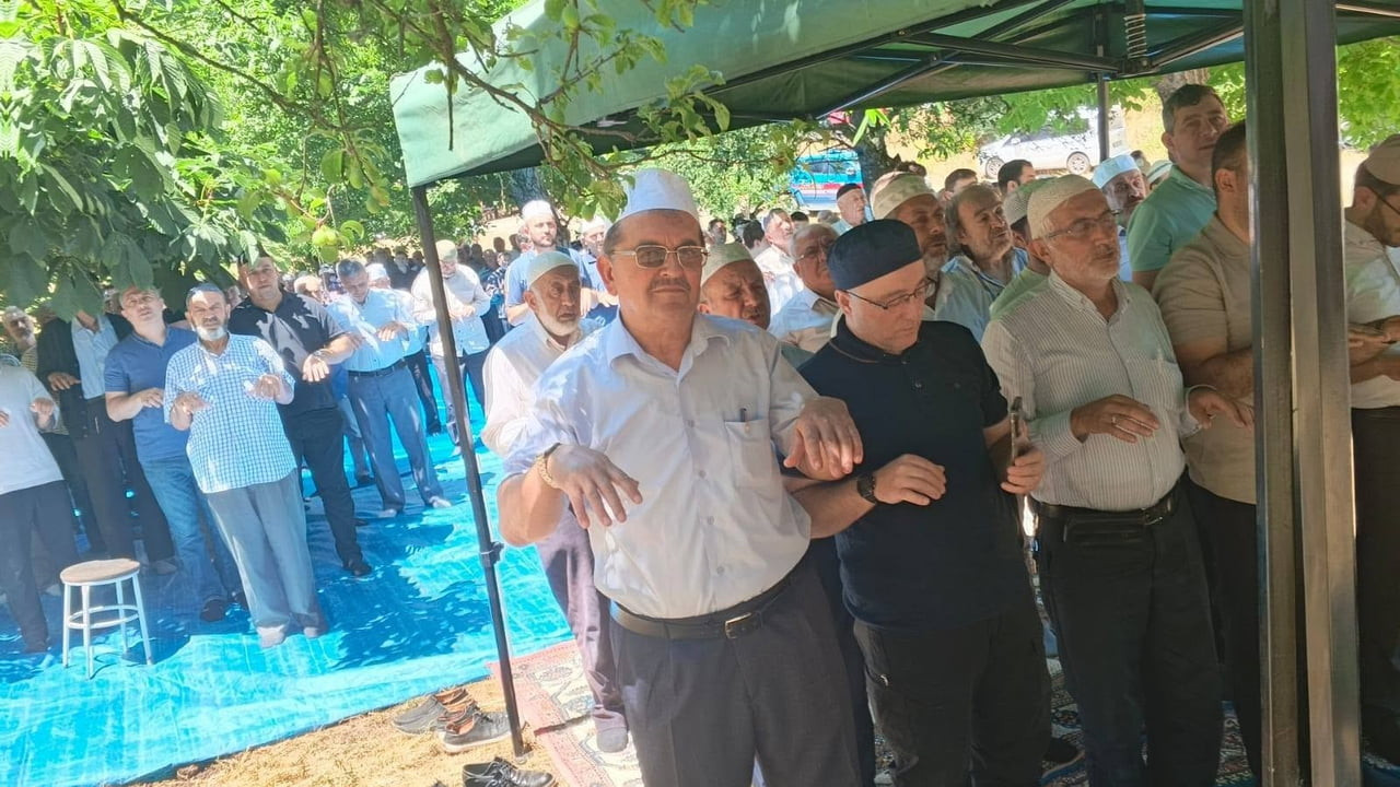 BOLU’NUN TETEMEÇELE KÖYÜNDE DÜZENLENEN GELENEKSEL ERENLER MEVLİDİ’NDE, KURAKLIKTAN KORUNMAK VE...
