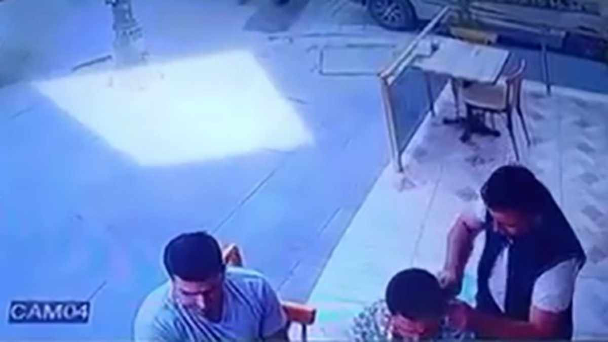 börekçide hasmının kulağını kesti