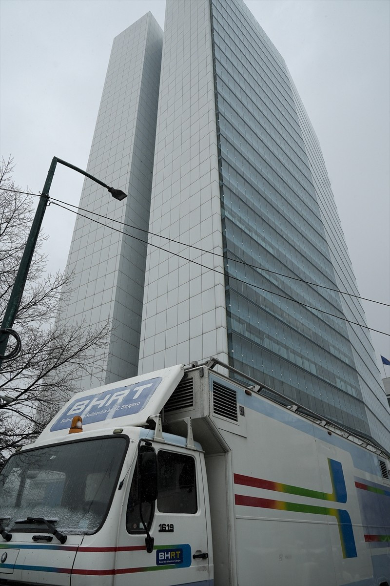Bosna Hersek Radyo ve Televizyonu (BHRT) çalışanları, uzun yıllardır yasal yükümlülüklerin göz...
