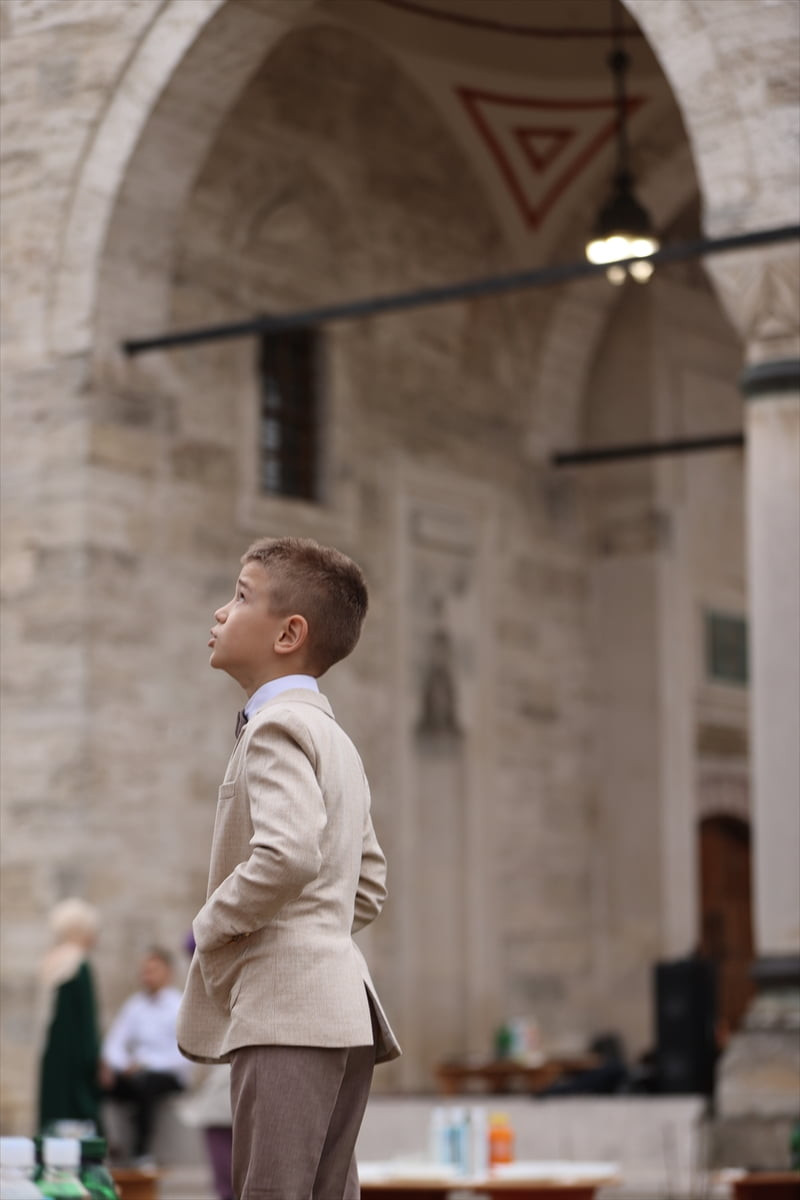 Bosna Hersek'in Banja Luka kentinde bulunan tarihi Ferhadiye Camisi'nde geleneksel iftar programı...