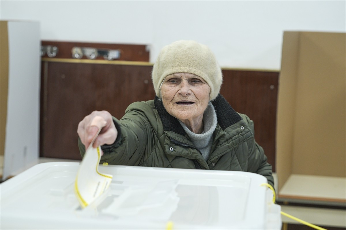 Bosna Hersek'teki iki entiteden biri olan Sırp Cumhuriyeti'nde (RS) görevden alınan eski Başkan...