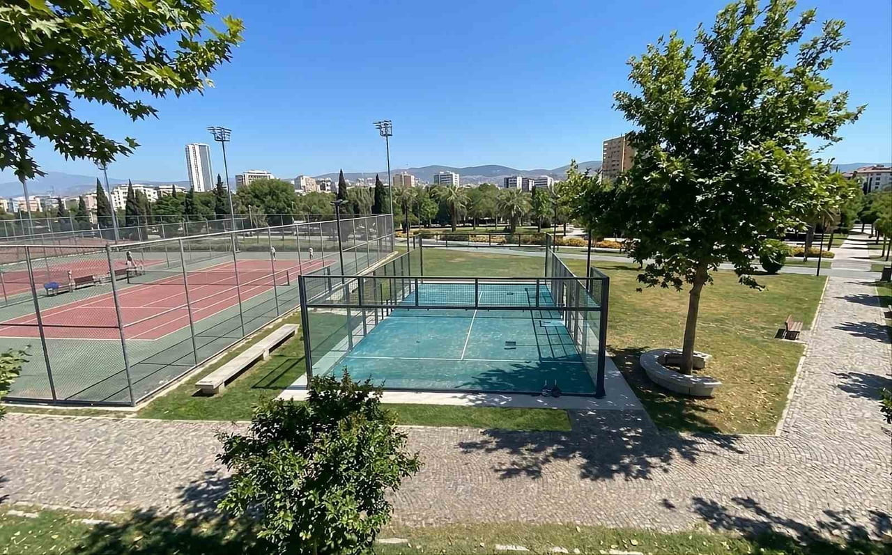 BOSTANLI SAHİLİ’NE YENİ PADEL KORTLARI GELİYOR