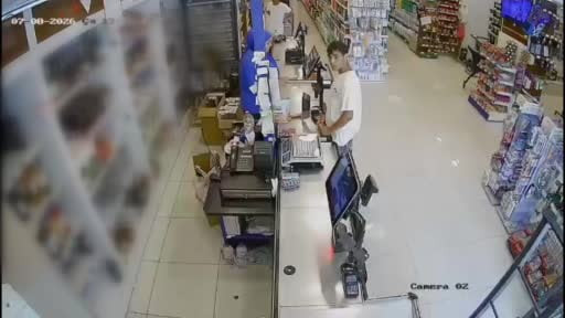 Böyle gaspçı görülmedi: Marketten parayı alıp kaçtı, içinde çocuk olan otomobili de kaçırıp yaya...