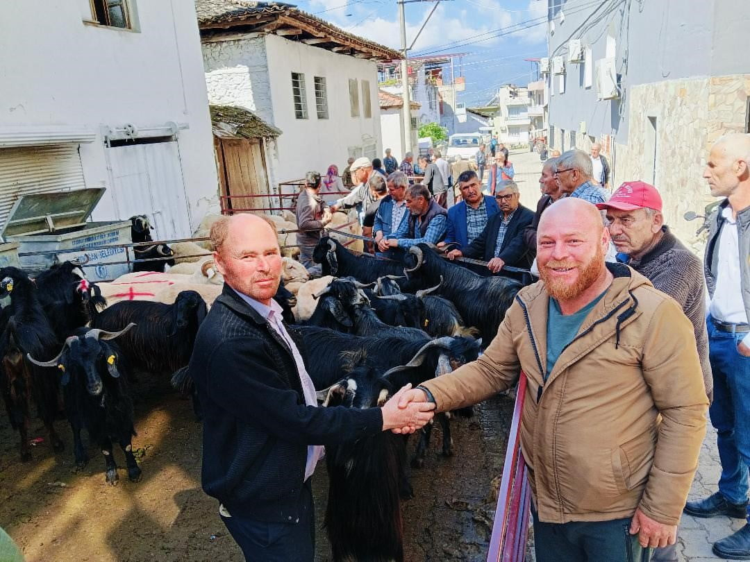 BOZDOĞAN YAZIKENT’TE KURBAN PAZARI HAREKETLENDİ