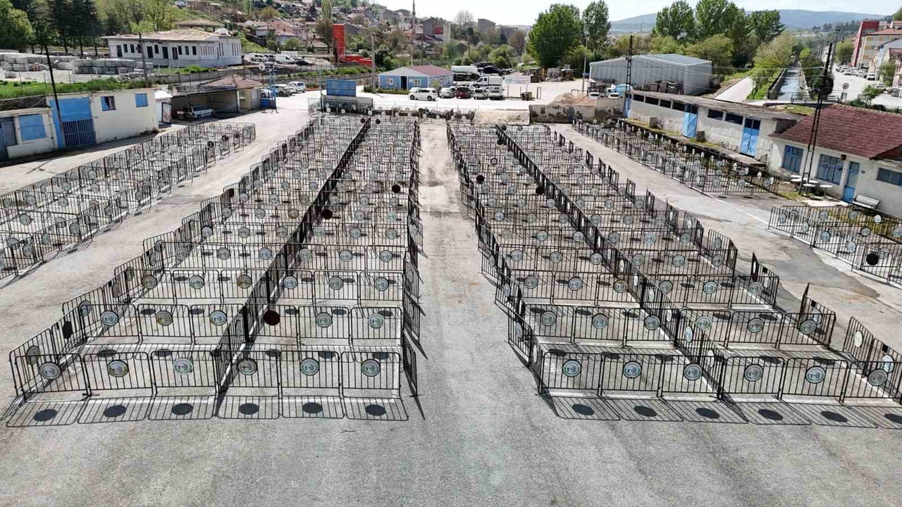 BOZÜYÜK’TE KURBAN SATIŞ YERLERİ HAZIRLANDI