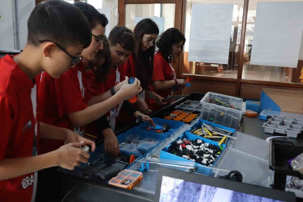 BRAİN STORMS JUNİOR TAKIM KAPTANI EMİR EFE ATİK VE TAKIM ARKADAŞLARI İSE KATILDIKLARI YARIŞMALARDA...