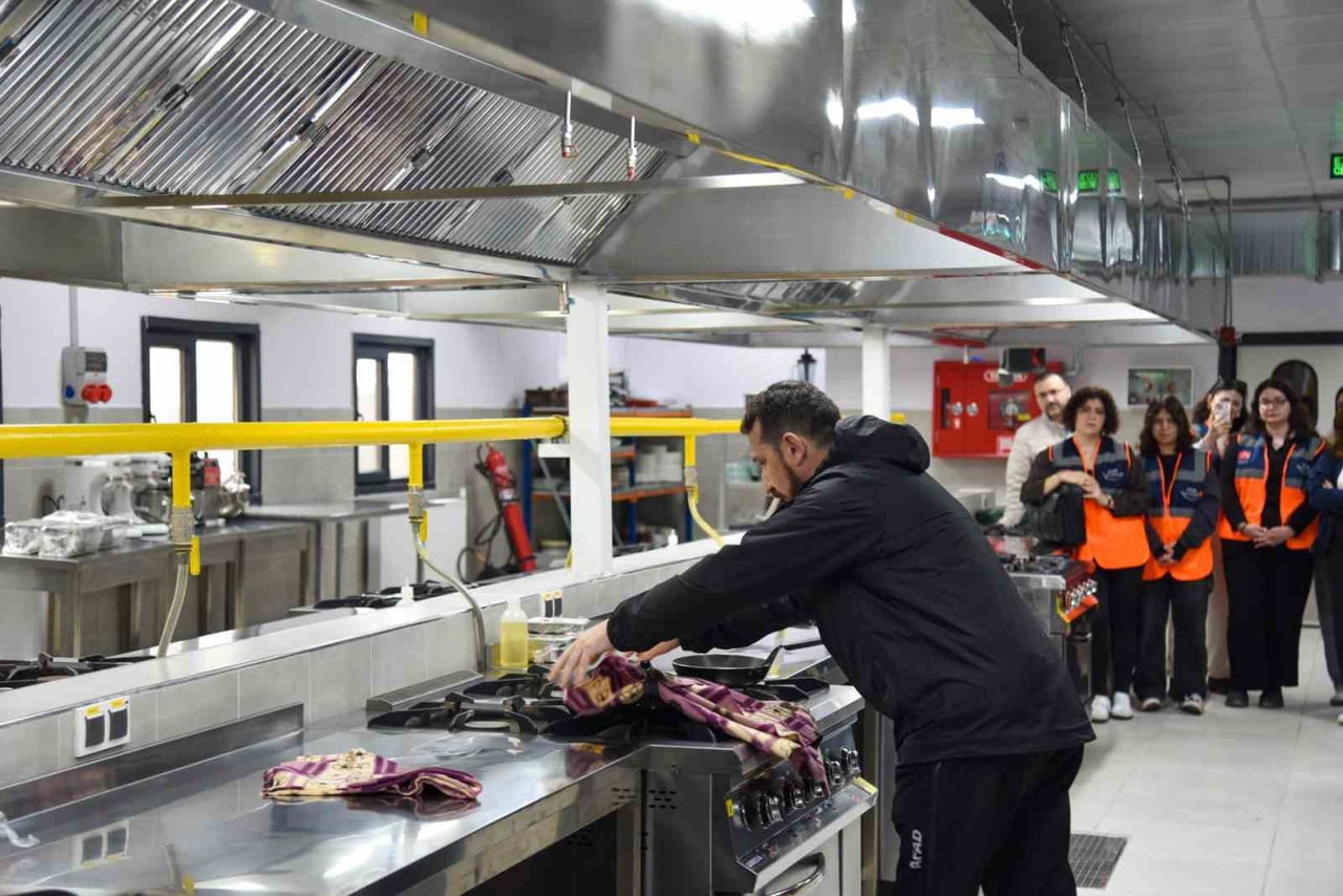 BŞEÜ'DE YANGINA MÜDAHALE VE GÜVENLİ TAHLİYE EĞİTİMİ