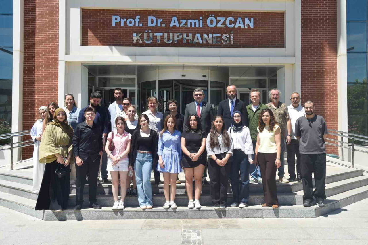 BŞEÜ’DE ‘KAMPÜSTE YAŞAM’ SERGİSİ SANATSEVERLERLE BULUŞTU