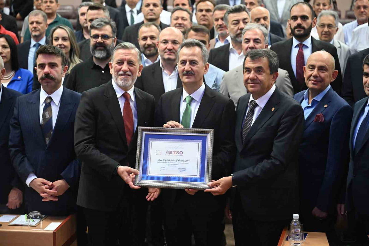 BTSO YÖNETİM KURULU BAŞKANI İBRAHİM BURKAY (SOLDA) SAVUNMA SANAYİİ BAŞKANI PROF. DR. HALUK GÖRGÜN...