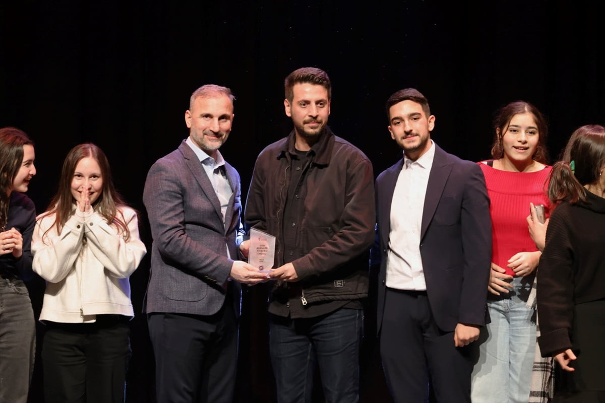 Bu yıl beşincisi düzenlenen Esenler Belediyesi Sanat Evi (ESEV) Tiyatro Günleri, kapanış...