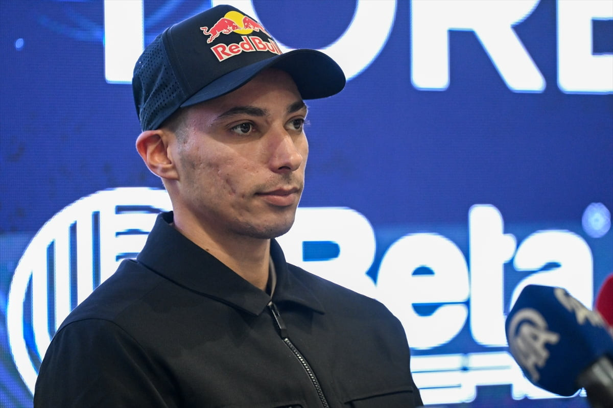 Bu yıl MotoGP Dünya Şampiyonası'nda mücadele edecek milli motosikletçi Toprak Razgatlıoğlu...