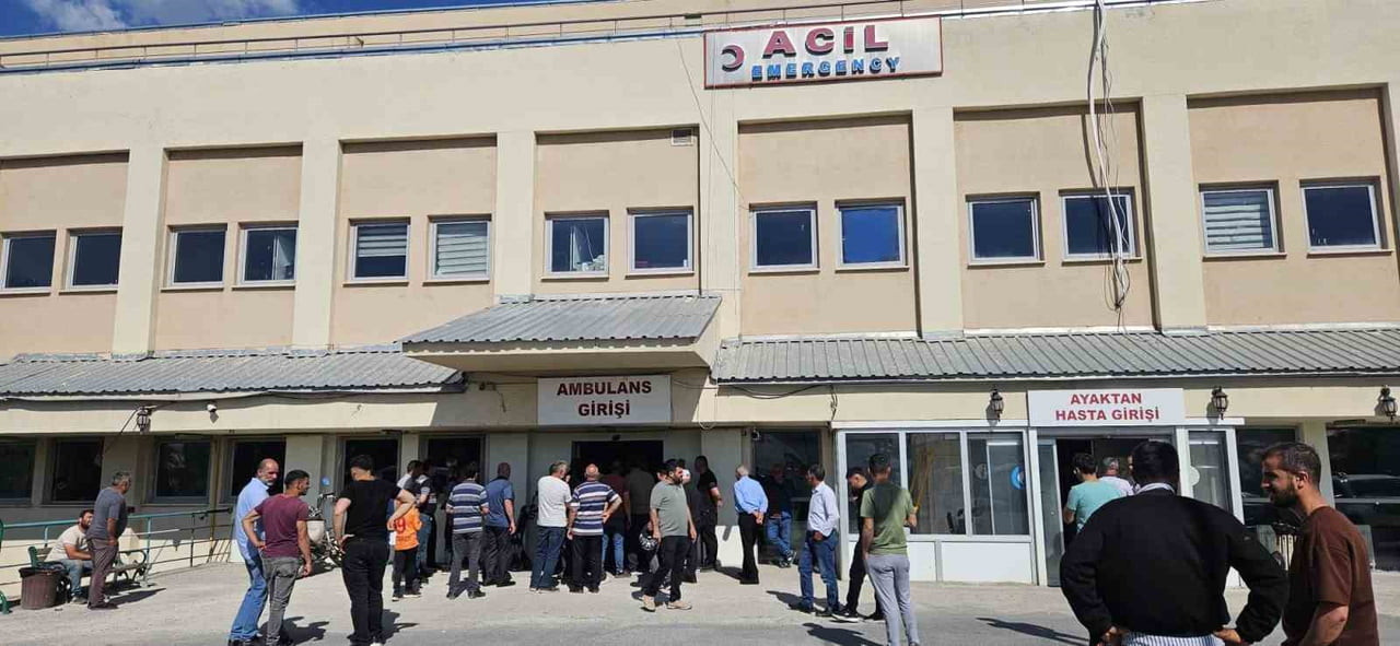 BULANIK'TA MİNİBÜS İLE MOTOSİKLET ÇARPIŞTI: 1 ÖLÜ, 1 AĞIR YARALI