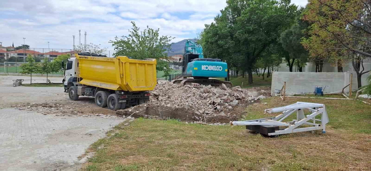 BULDAN İLÇE ŞEHİR STADI’NDA KAPSAMLI YENİLEME ÇALIŞMALARI HIZ KAZANDI. SENTETİK ÇİM, YENİLENEN...