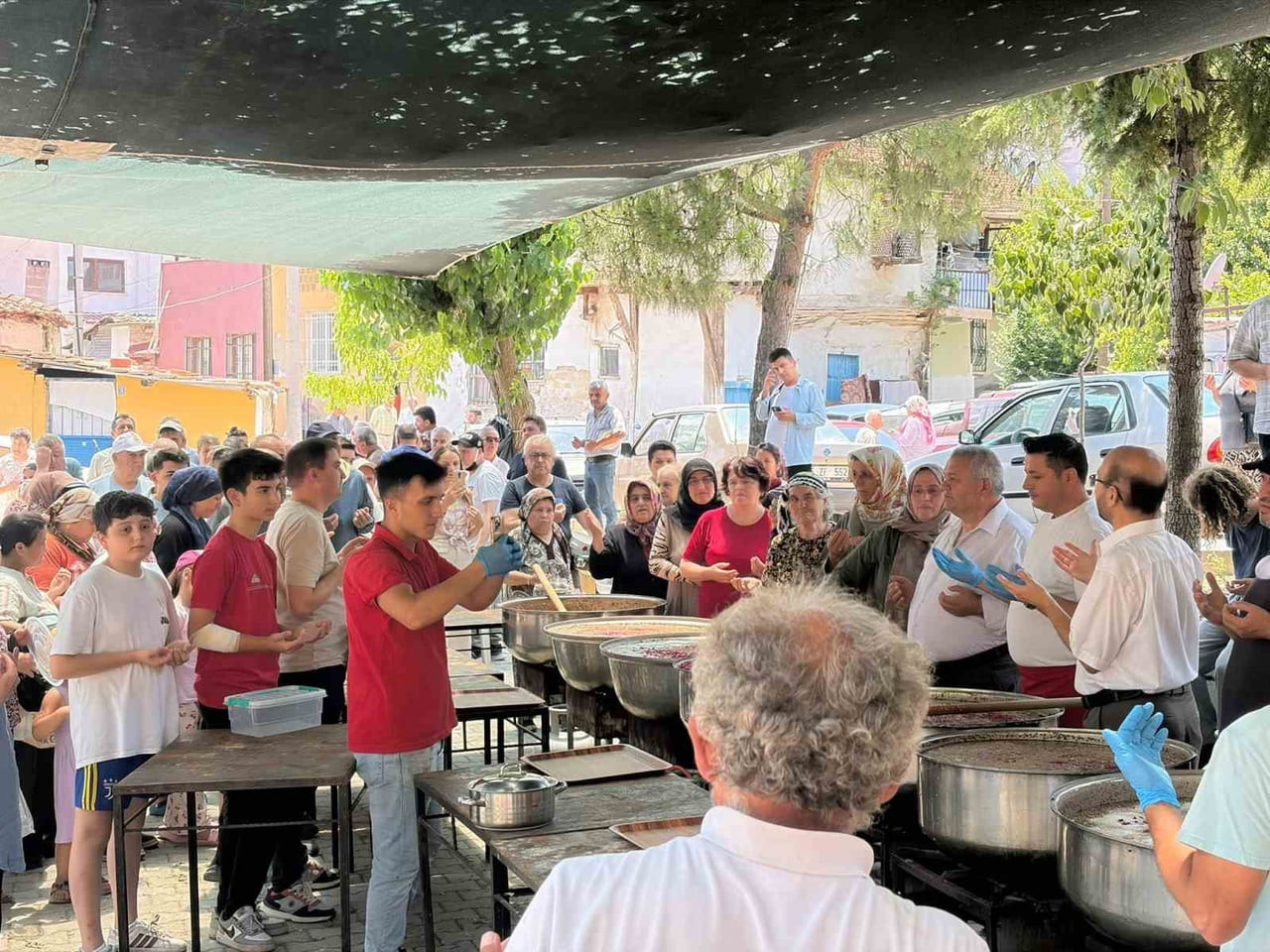 BULDAN’A BAĞLI GÜROLUK MAHALLESİ’NDE, MUHTAR ÖNCÜLÜĞÜNDE DÜZENLENEN GELENEKSEL AŞURE HAYRI BU YIL...