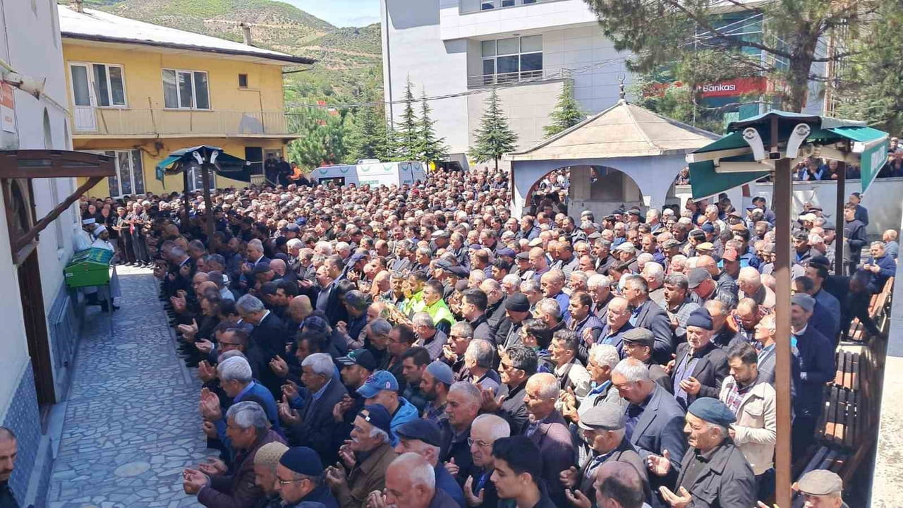 BÜLENT GEZER, BUGÜN SON YOLCULUĞUNA UĞURLANDI.