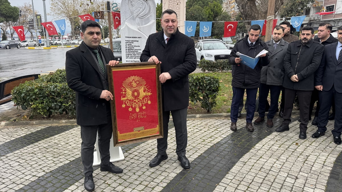 Bulgaristan'da 1984 yılındaki zorunlu asimilasyon girişimi sırasında çıkan olaylarda annesinin...