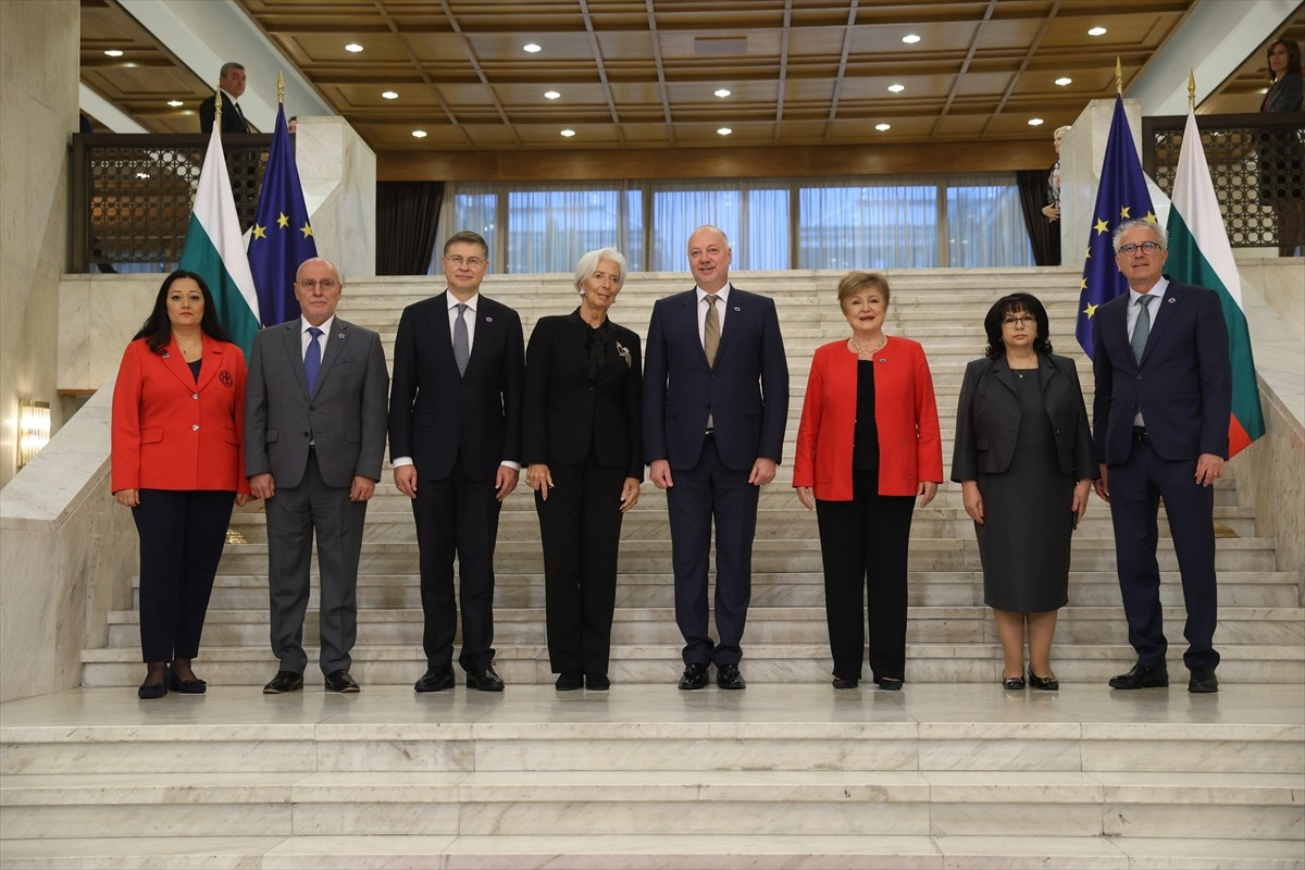 Bulgaristan'ı ziyaret eden Avrupa Merkez Bankası (ECB) Başkanı Christine Lagarde (sol...