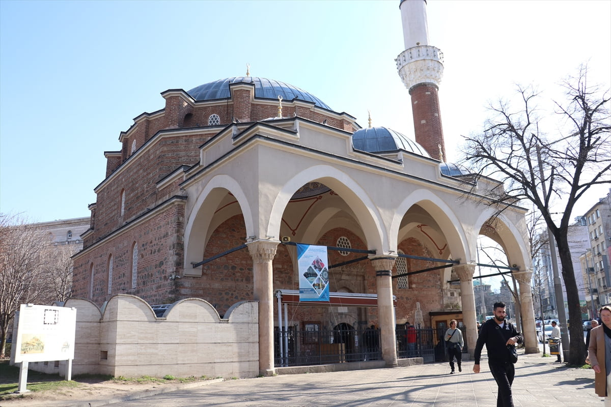 Bulgaristan'ın başkenti Sofya'nın ibadete açık tek camisi olan Banyabaşı Camisi, Osmanlı...