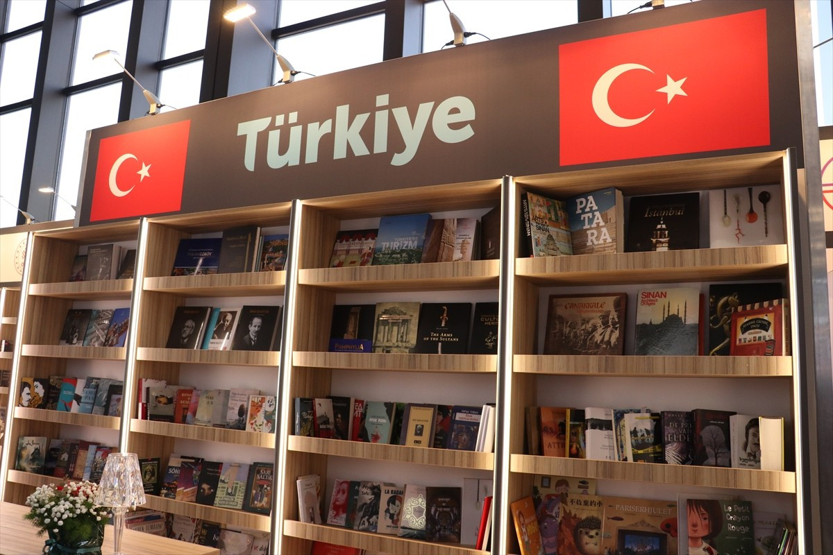 Bulgaristan'ın başkenti Sofya’da düzenlenen "Uluslararası Kitap Fuarı"nda, Kültür ve Turizm...