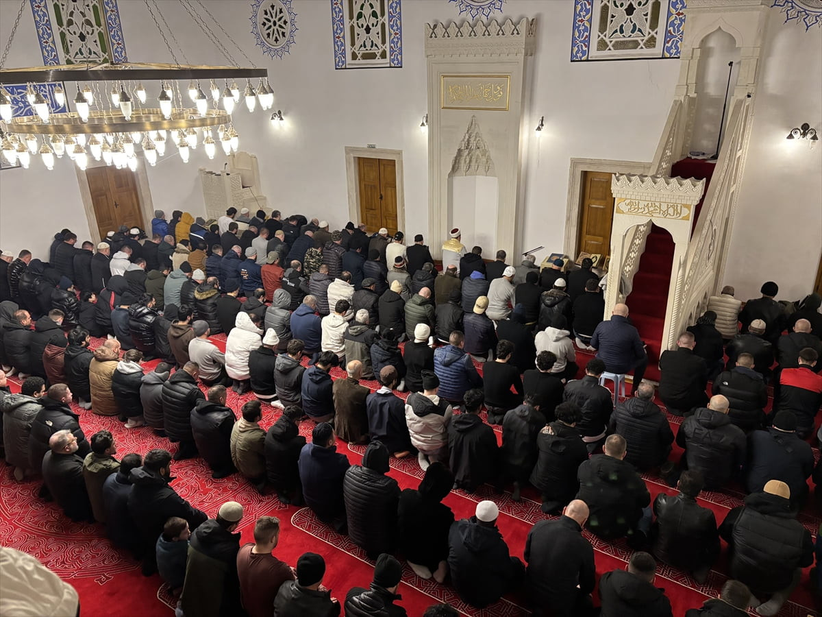 Bulgaristan’ın başkenti Sofya’da Müslümanlar, ramazanın ilk teravih namazını eda etmek için...