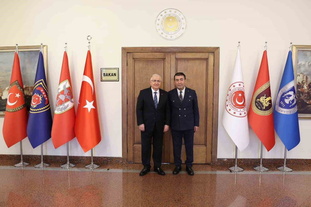 BÜNYAN BELEDİYE BAŞKANI SELAHATTİN METİN; MİLLÎ SAVUNMA BAKANI YAŞAR GÜLER’İ ZİYARET...
