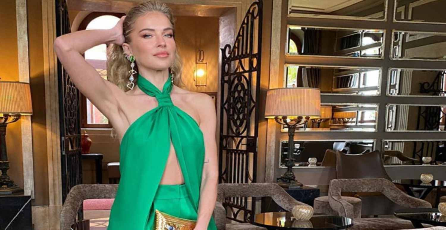 Burcu Esmersoy'dan olay pozlar